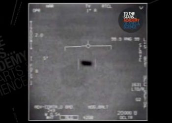 UFO-t tmerrojnë pilotin e një avioni: Diçka kaloi sipër nesh!