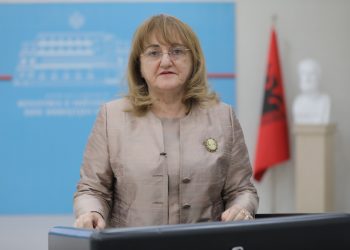 Zv/ministrja Rakacolli: Po rrezikohemi për një mbyllje të dytë?!