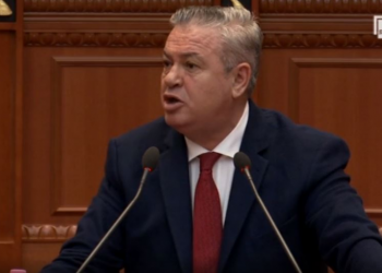 Murrizi: Ju parimorët që s’merrni vaksinën ruse e kineze, po t’ju kontrollosh natën në shtëpi, ju gjen fotografinë e Stalinit