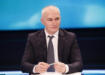 22-vjeçarja shqiptare e infektuar me variantin britanik/ Nikolla: Deri në orën 5 që lashë punën s’kishim asnjë rast. Koja: S’është çudi, mund të ketë…