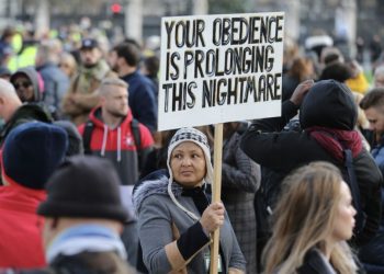Populistët në Europë po shfrytëzojnë vështirësitë me vaksinimin ndaj COVID-it