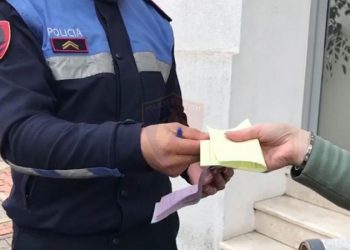 Thyerje e rregullave anti-covid/ 1435 qytetarë të gjobitur për mos mbajtje maske në 48 orët e fundit