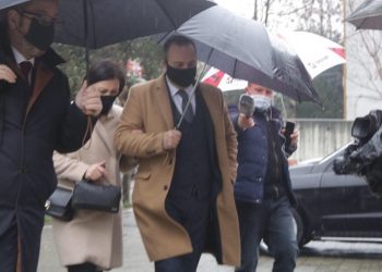 Denoncimi i qytetarit: I dhashë para Edvin Priftit për operacionin, më ktheu gjysmat pasi i afërmi më vdiq!