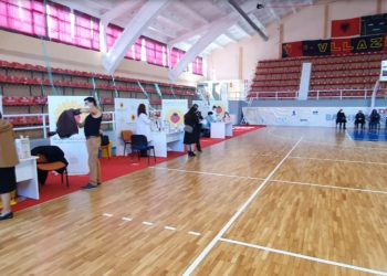 Përfundon vaksinimi i mjekëve në Shkodër, tani radhën e kanë 80-vjeçarët