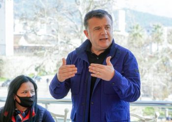 Balla takim me gra dhe vajza sipërmarrëse në Elbasan: PS, e vetmja parti që i dha gruas dinjitetin e merituar!