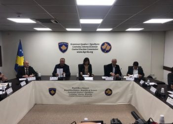 ​Tensione për votat e diasporës, ‘shpërthen’ kryetarja e KQZ-së: Jam bërë personi më i urryer i këtij shteti