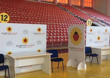 Bluzat e bardha gati të marrin dozën e parë të ‘Pfizer’/ Pas Tiranës dhe Shkodrës, nis sot vaksinimi në Vlorë