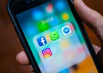 Apple i hap luftë Facebook e Google, do t’u bllokojë përgjimin e klientëve