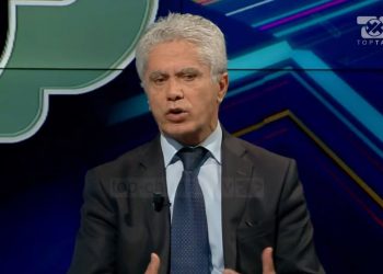 Yzeiri: Opozita e mbushur me parti fosile