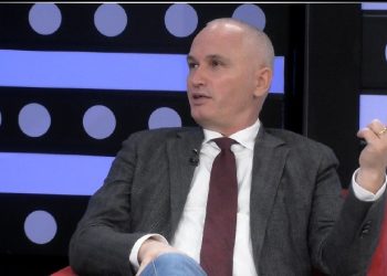 “Sa më shumë vaksina vijnë aq më shumë mërzitet PD”/ Zv.ministri i Shëndetësisë: S’thatë një fjalë të mirë