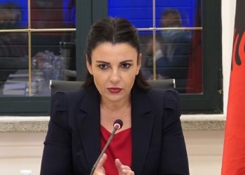 Punimet për aeroportin e Vlorës nisin 5 ditë përpara zgjedhjeve, Balluku: Nga 28 marsi, fillojnë fluturimet Tiranë-Dubai