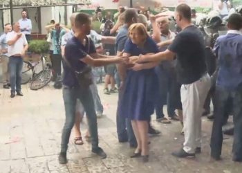 Dy anët e modelit politik të ‘qeflies së molotovit’ dhe stadiumi si dëshmitar ‘shkëlqyes’