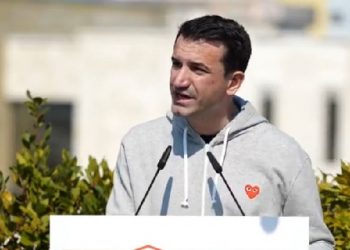 Lagjja e re në Kombinat/ 10 familje firmosin kontratat e porosive, Veliaj: Zgjidhim problemin e strehimit