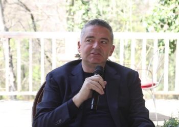 “Së shpejti nis vaksinimi i stafeve në sektorin e turizmit”, Klosi: Të parët ato të hoteleve dhe pikave që vizitohen më shumë