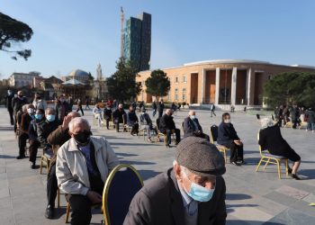 Vaksinimi, Rama: Nder t’i shërbejmë gjyshërve e gjysheve, po e fitojmë përballjen me të keqen