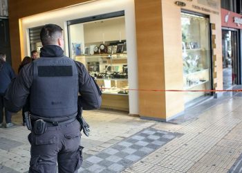 Grabitet argjendaria në Gjirokastër, autorët e maskuar kërcënojnë me armë shitësin