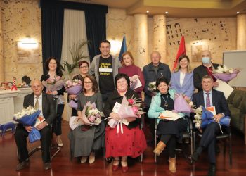 7 Marsi, Kryebashkiaku shpërndan certifikata mirënjohjeje për 10 mësues në pension, Veliaj: “Faleminderit për përkushtimin tuaj; ndërtojme 40 shkolla të reja në Tiranë”