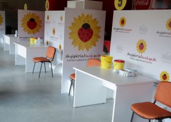 Shqipëria ‘po vaksinohet’, ‘Sinovac’ në të gjithë vendin: Nis procesi në Vlorë, Gjirokastër, Fier, Korçë dhe Librazhd!