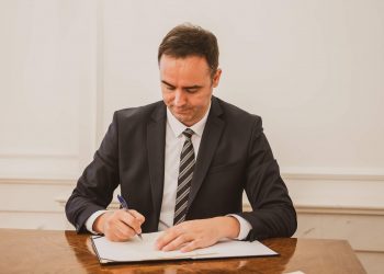 Presidenti në detyrë i Kosovës, i kërkon Vetëvendosjes emrin për kryeministër