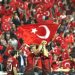 Turqia rikthen tifozët në stadium