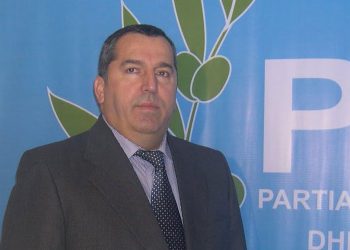 Muhedini: Zoti Idrizi, gjaku çam nuk bëhet ujë duke bashkuar votat me ata që mohojnë egzistencën tonë!