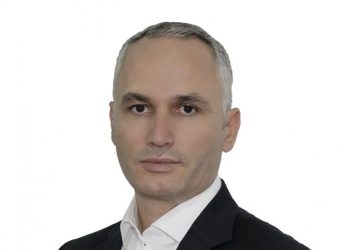 Luljeta Bozo përballë komunistëve blu