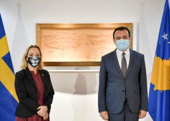 Ambasadorja suedeze takon Kurtin, por vëmendja shkon tek…