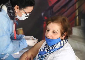 Mjekja këshillon pacientët që marrin vaksinën: Dy shenjat që s’duhet t’i neglizhoni