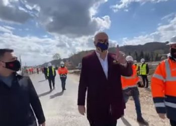 Rama dhe Ahmetaj në Fushë-Krujë: 128 shtëpi përfundojnë brenda dy muajsh, 15 pallate do të jenë gati në vjeshtë