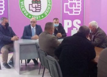 216 anëtarë të LSI në Fier kalojnë në PS, Koçi: Çifti Meta-Berisha po shkojnë për “skrap”