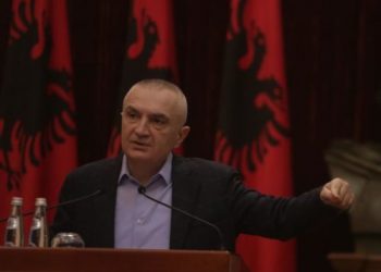 “Ishte detyrim të isha sot këtu”, Meta uron 7 Marsin nga Korça: Roli dhe figura e mësuesit janë themelore