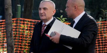 Ylli Manjani i përgjigjet Monika Kryemadhit për ministrat e korruptuar të LSI: Nuk vendosnim vetë, por me miratimin e partisë