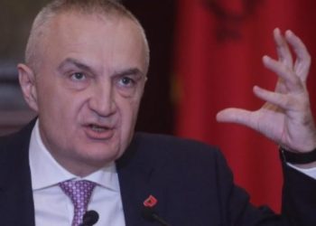 Ironia me Metën: Nëse ke dekoratë për Vilson Blloshmin, vij e marr muajin tjetër. Po s’durove, nisja me postë Agron Tufës