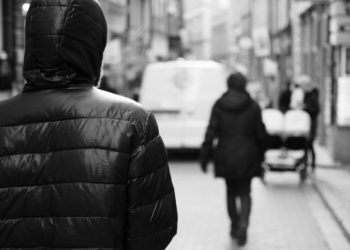 Përndiqte dhe kërcënonte në telefon dhe rrjete sociale 21-vjeçaren, e pëson keq 29-vjeçari në Elbasan