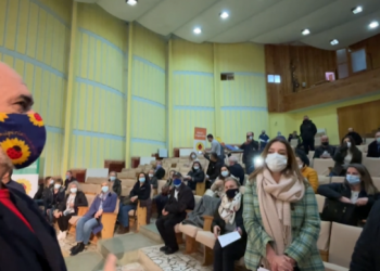 Kryeministri Rama pritet me entuziazem dhe duartrokitje nga mjekët e Kosovës