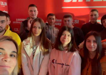 Kryemadhi në Lushnjë: Të gjithë e dinë se ne luftojmë për të rinjtë, LSI do e thyejë në mes