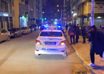 Shpërthen makina në qendrën tregtare në Tiranë, dyshohet se i përket një prokurori