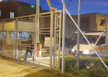 COVID-19 futet në paraburgimin e Vlorës, dyshohet për 10 të infektuar