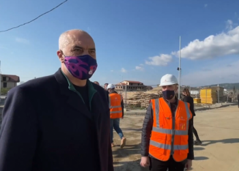 Inspekton punimet në Fushë– Krujë/ Rama: Brenda majit përfundojnë 128 shtëpi