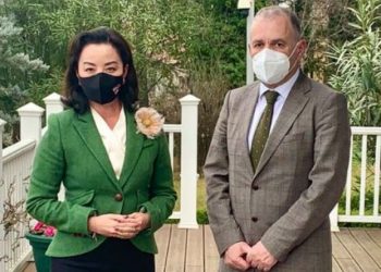 Ambasadorja Yuri Kim takohet me kreun e SPAK, mesazhi