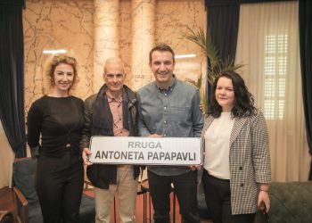 Një rrugë në kryeqytet merr emrin e aktores së njohur Antoneta Papapavli, Veliaj: “Frymëzim për fëmijërinë tonë dhe brezat”