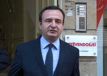 Albin Kurti nis fushatën në Tiranë: Qytetarët shqiptarë kanë nevojë për ndryshim!