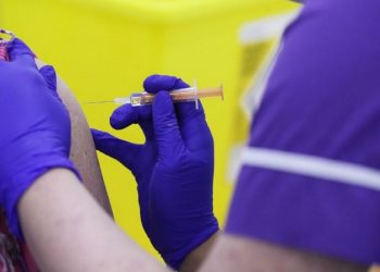 Gjermania dhe Suedia lejojnë vaksinën AstraZeneca për personat mbi 65 vjeç