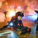 Protesta të dhunshme në Athinë, plagosen 5 policë arrestohen 16 persona/ Reagon Mitsotakis: Zemërimi i verbër s’ju çon askund