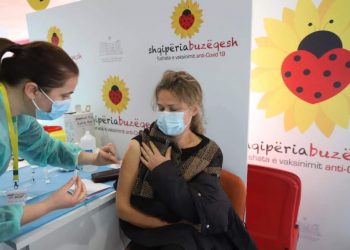 “Të vaksinohen reporterët e terrenit”, Unioni i Gazetarëve kërkesë ministres Manastirliu