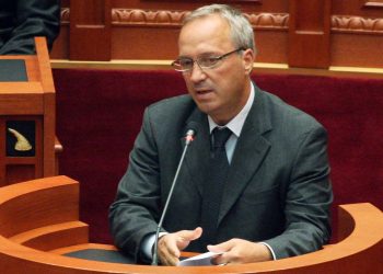 Deputeti socialist Bare feston 65-vjetorin, urimi i ndjerë i Xhafajt: Ndër ata politikanë që aktivitetin e ka rrotulluar rreth një boshti parimesh
