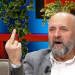 Vijon degjenerimi i ekraneve, “profeti” Alfred Cako tregon gishtin e mesit: Shkoni bëni vaksinën ju injorantët e partive