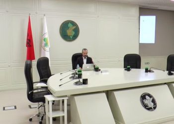 Ndërpritet mbledhja e KQZ/ Opozita 78 kandidatë më shumë seç kërkon ligji, pritet vendimmarrja