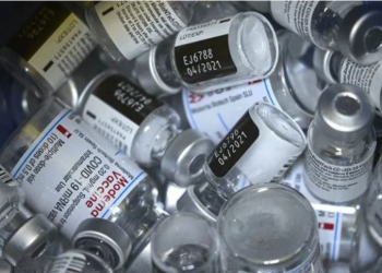 Apeli i Faucit: Respektoni marrjen e dy dozave nga vaksinat ‘Pfizer’ dhe ‘Moderna’