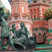 FOTOT/ Origjina misterioze e monumentit shumëngjyrësh në Moskë